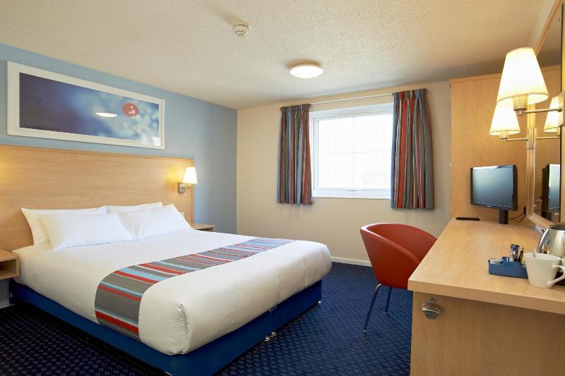 Travelodge Eastleigh Central Exterior photo